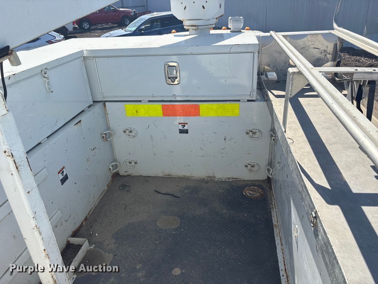 image for item YA3072 2015 Ford F450 Super Duty bucket truck