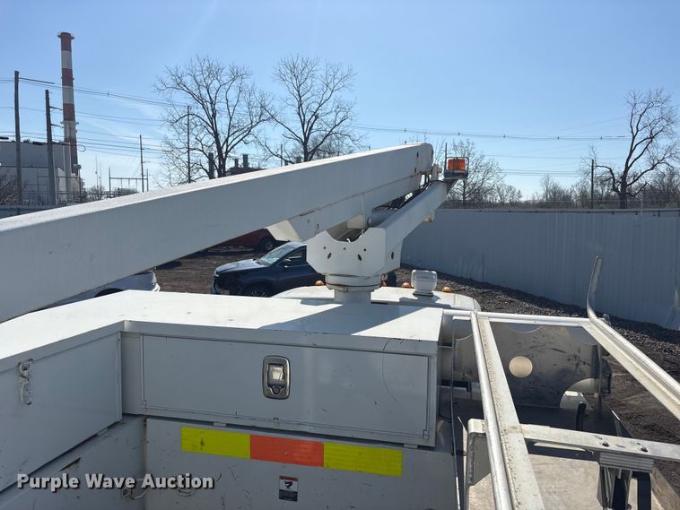 image for item YA3072 2015 Ford F450 Super Duty bucket truck