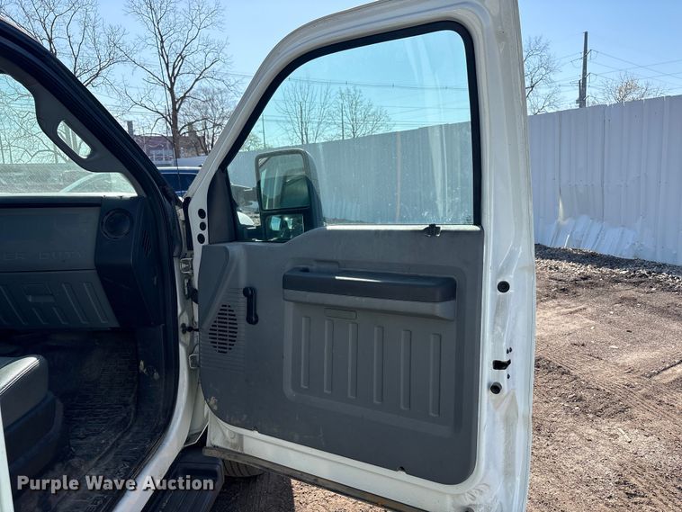 image for item YA3072 2015 Ford F450 Super Duty bucket truck