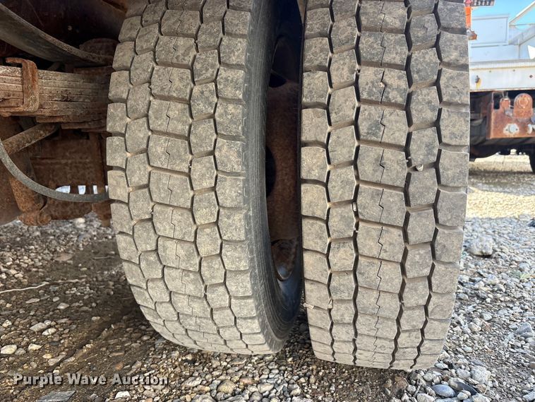image for item YA3072 2015 Ford F450 Super Duty bucket truck