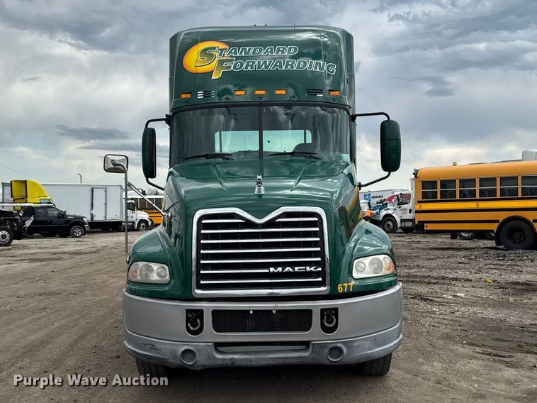 image for item YA3114 2016 Mack CXU613 semi truck