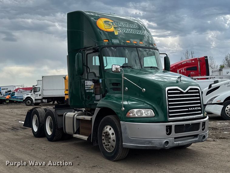 image for item YA3114 2016 Mack CXU613 semi truck