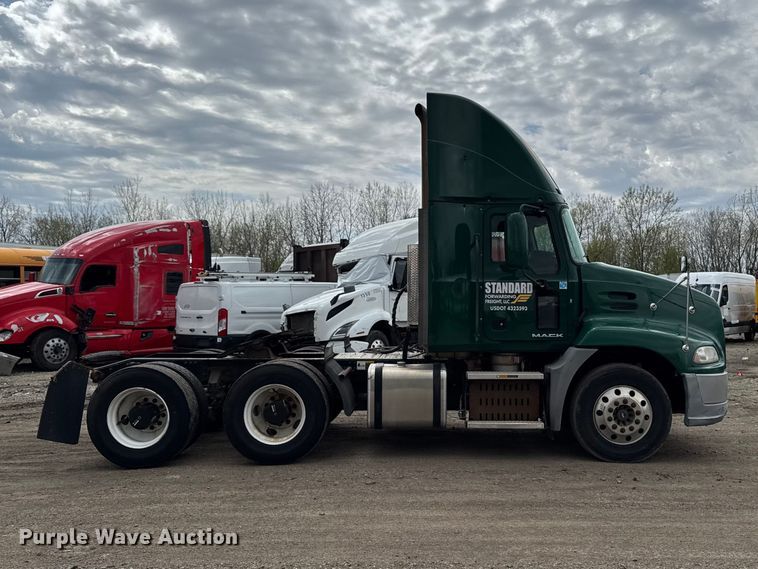 image for item YA3114 2016 Mack CXU613 semi truck