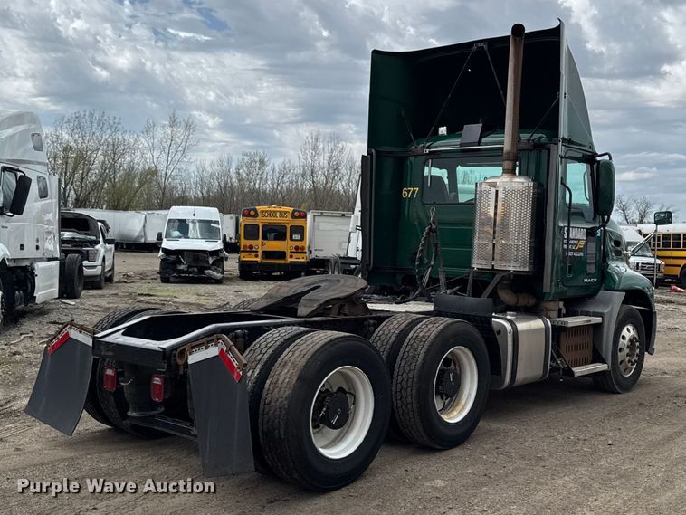 image for item YA3114 2016 Mack CXU613 semi truck