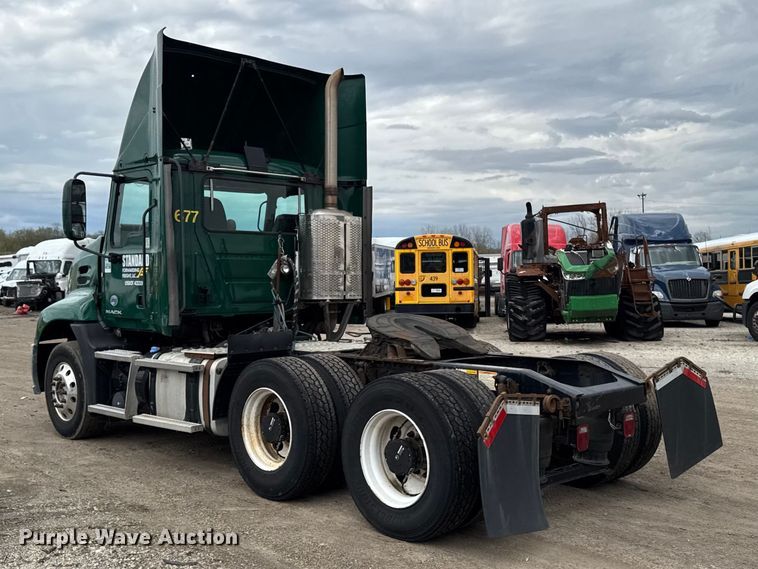 image for item YA3114 2016 Mack CXU613 semi truck