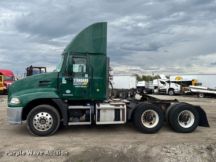 image for item YA3114 2016 Mack CXU613 semi truck