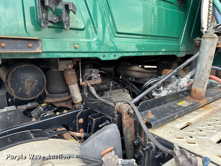 image for item YA3114 2016 Mack CXU613 semi truck