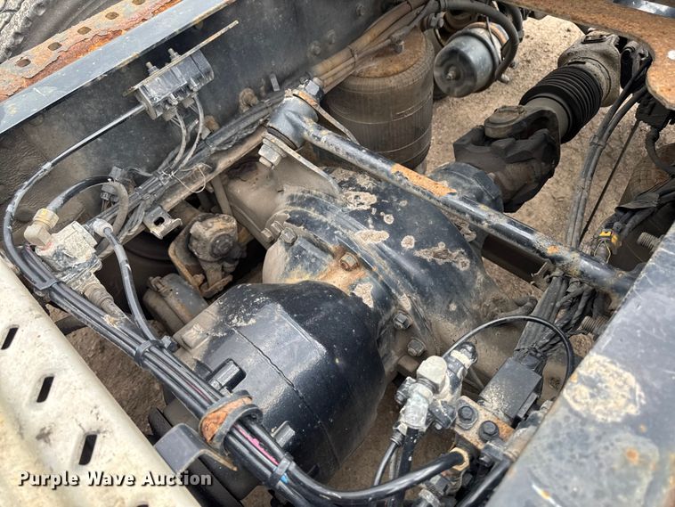 image for item YA3114 2016 Mack CXU613 semi truck