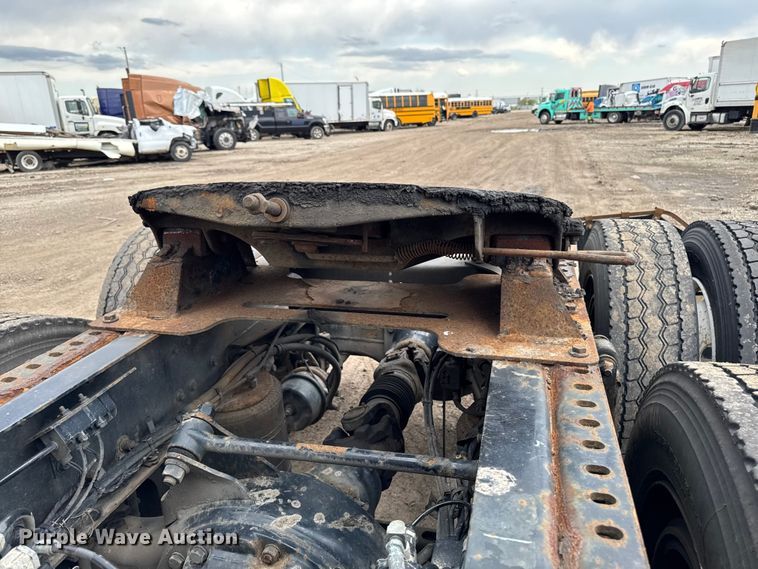 image for item YA3114 2016 Mack CXU613 semi truck