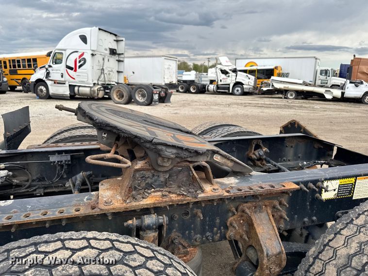 image for item YA3114 2016 Mack CXU613 semi truck