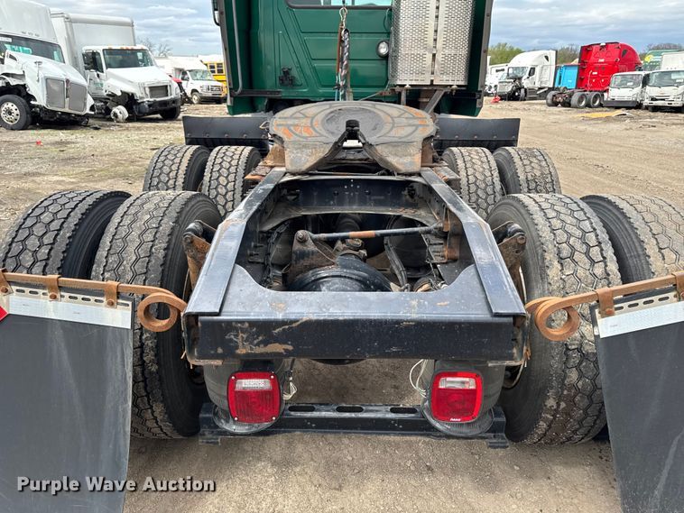 image for item YA3114 2016 Mack CXU613 semi truck