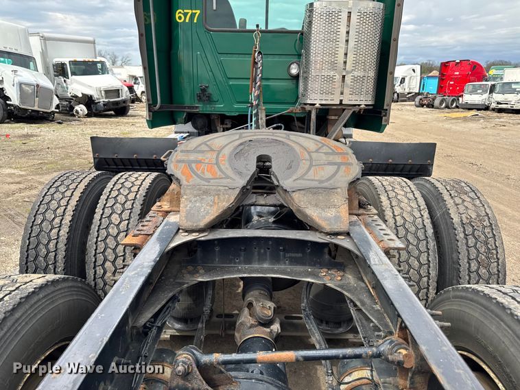 image for item YA3114 2016 Mack CXU613 semi truck