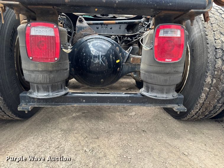 image for item YA3114 2016 Mack CXU613 semi truck