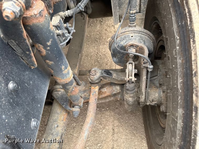 image for item YA3114 2016 Mack CXU613 semi truck