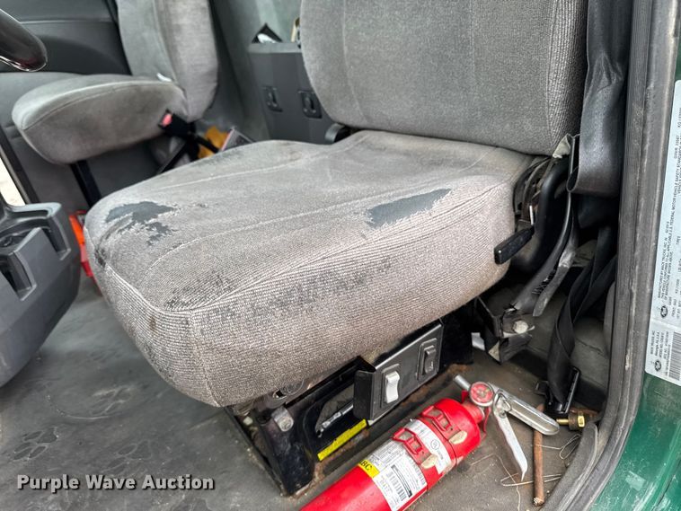 image for item YA3114 2016 Mack CXU613 semi truck