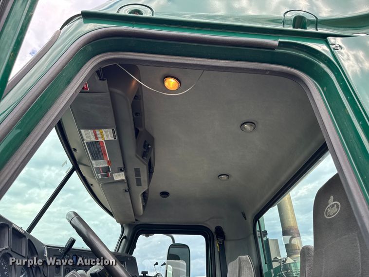 image for item YA3114 2016 Mack CXU613 semi truck