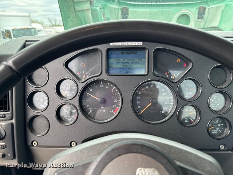 image for item YA3114 2016 Mack CXU613 semi truck