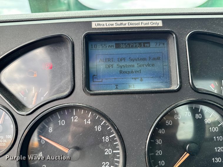 image for item YA3114 2016 Mack CXU613 semi truck