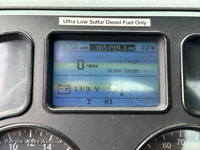 image for item YA3114 2016 Mack CXU613 semi truck