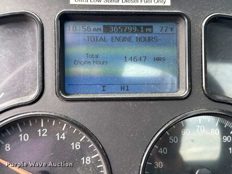 image for item YA3114 2016 Mack CXU613 semi truck