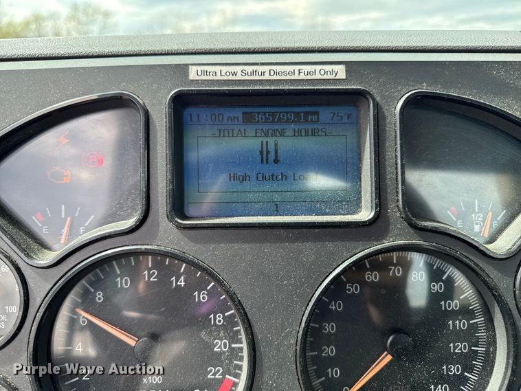 image for item YA3114 2016 Mack CXU613 semi truck