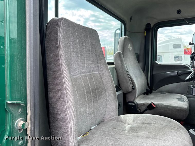 image for item YA3114 2016 Mack CXU613 semi truck