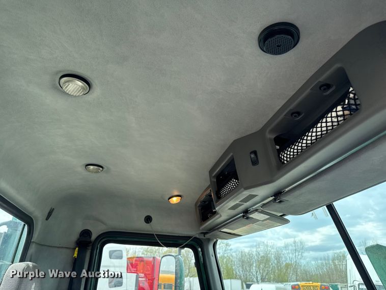 image for item YA3114 2016 Mack CXU613 semi truck