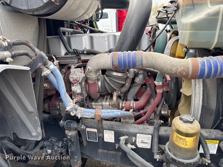 image for item YA3114 2016 Mack CXU613 semi truck