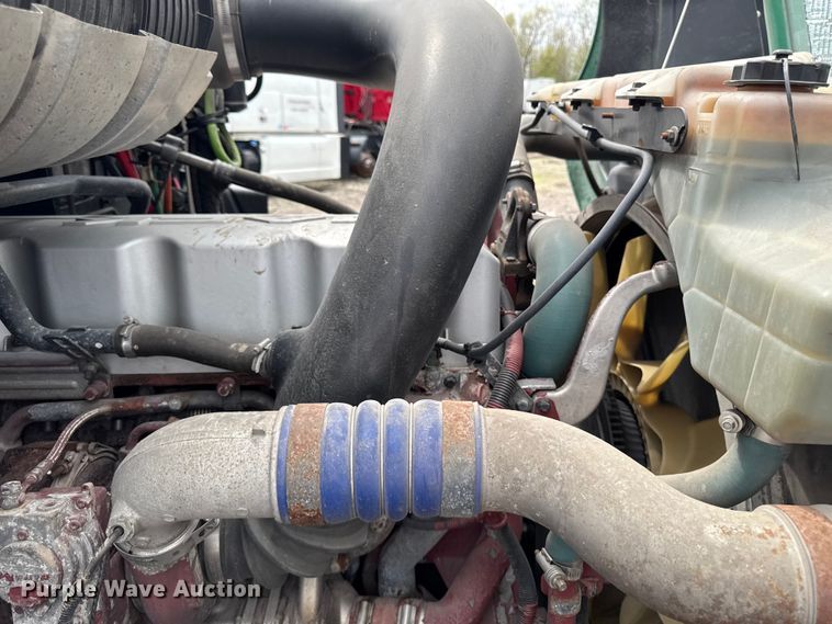 image for item YA3114 2016 Mack CXU613 semi truck