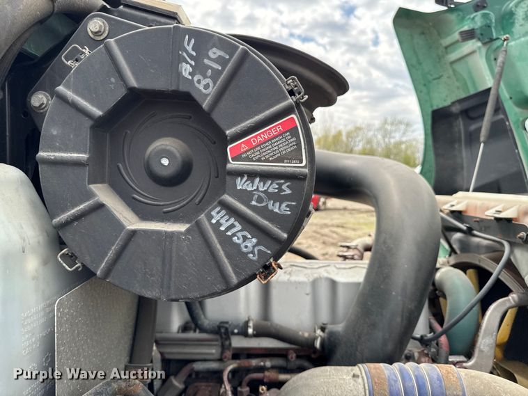 image for item YA3114 2016 Mack CXU613 semi truck