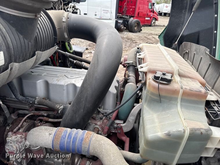 image for item YA3114 2016 Mack CXU613 semi truck