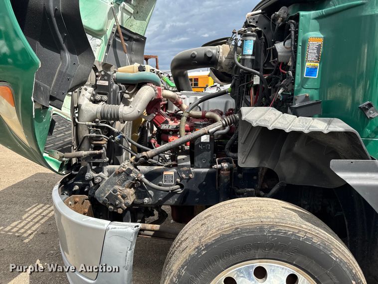 image for item YA3114 2016 Mack CXU613 semi truck