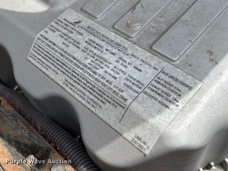 image for item YA3114 2016 Mack CXU613 semi truck