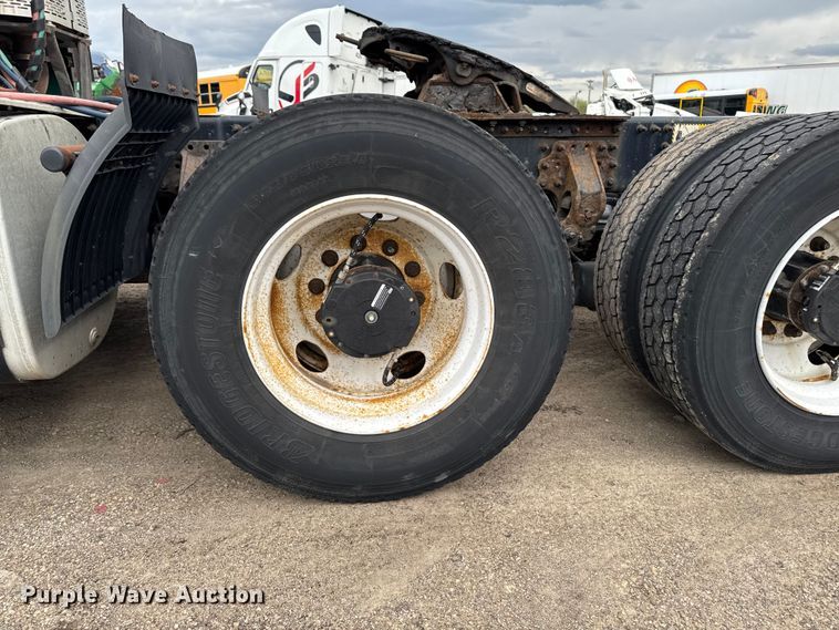 image for item YA3114 2016 Mack CXU613 semi truck