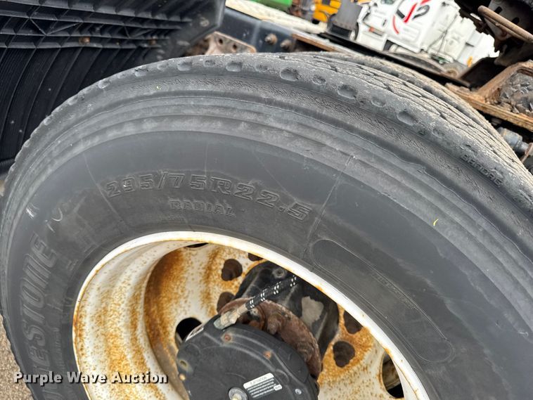 image for item YA3114 2016 Mack CXU613 semi truck