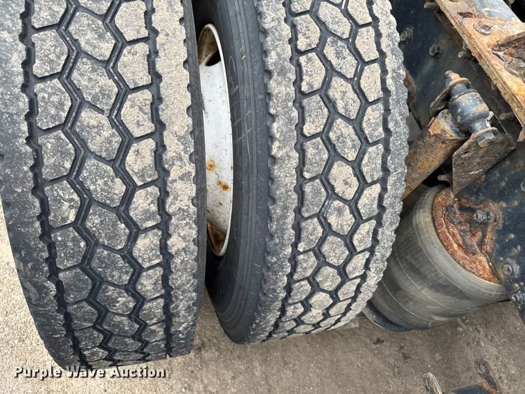 image for item YA3114 2016 Mack CXU613 semi truck