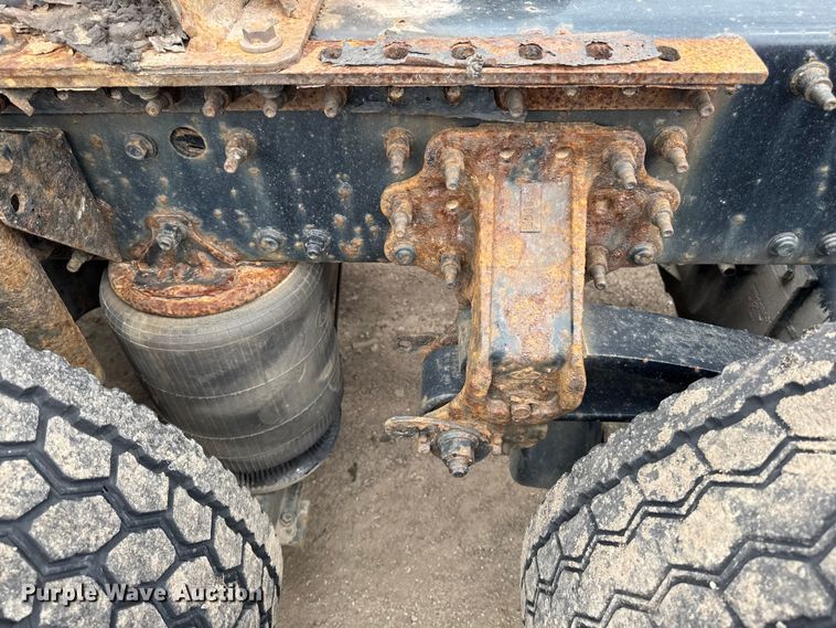 image for item YA3114 2016 Mack CXU613 semi truck