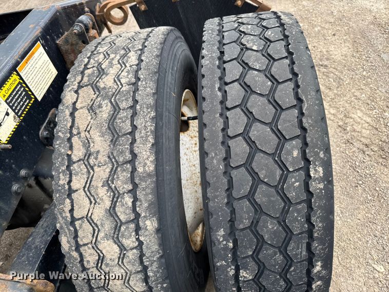 image for item YA3114 2016 Mack CXU613 semi truck