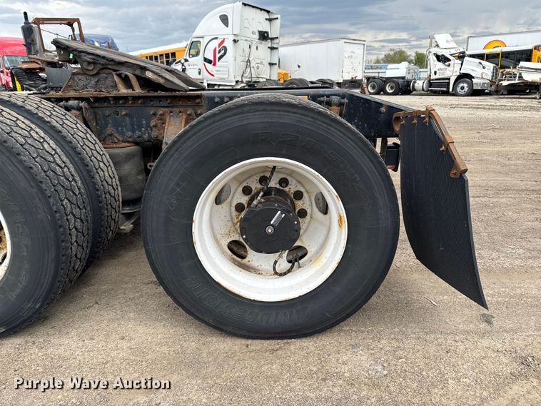 image for item YA3114 2016 Mack CXU613 semi truck