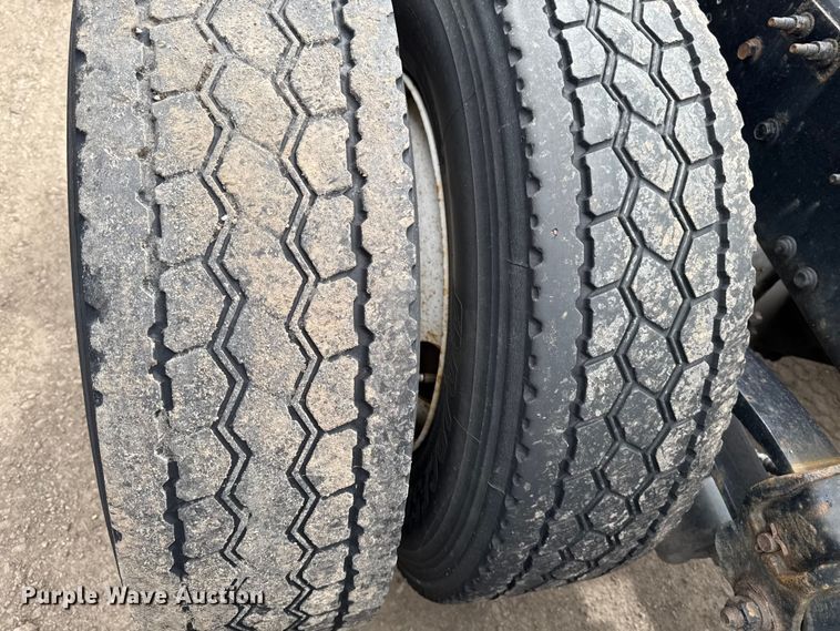 image for item YA3114 2016 Mack CXU613 semi truck