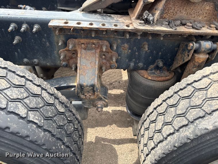 image for item YA3114 2016 Mack CXU613 semi truck