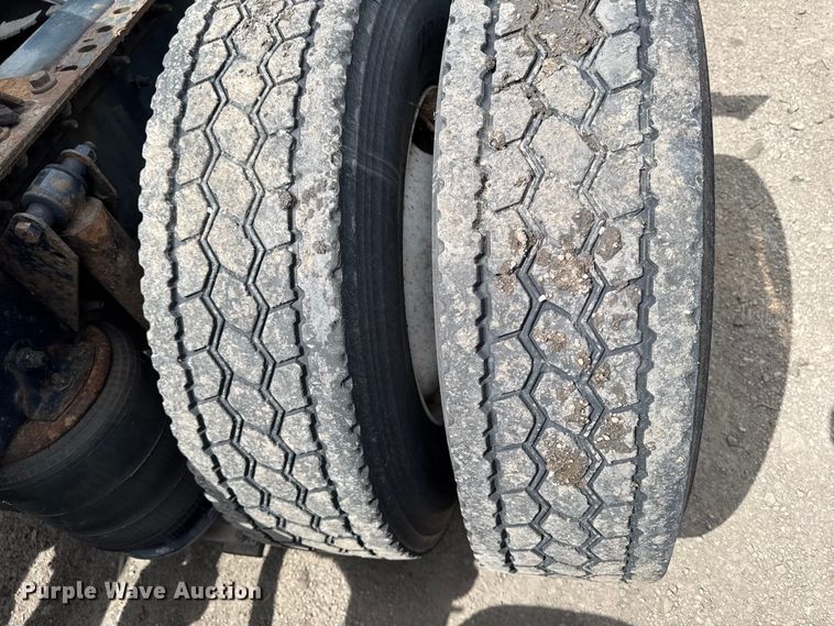 image for item YA3114 2016 Mack CXU613 semi truck