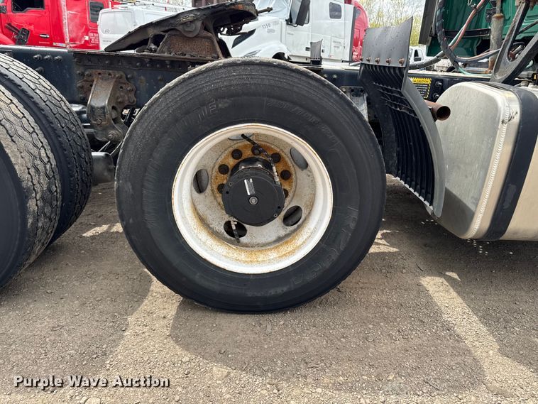 image for item YA3114 2016 Mack CXU613 semi truck