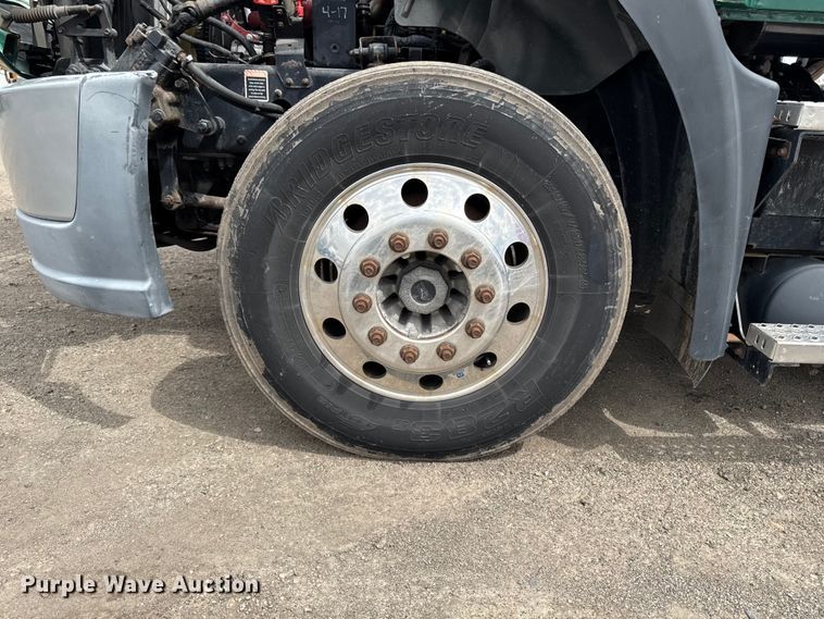 image for item YA3114 2016 Mack CXU613 semi truck