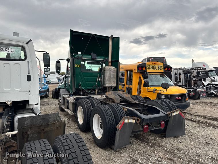 image for item YA3115 2016 Mack CXU613 semi truck