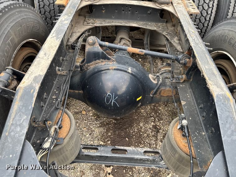 image for item YA3115 2016 Mack CXU613 semi truck