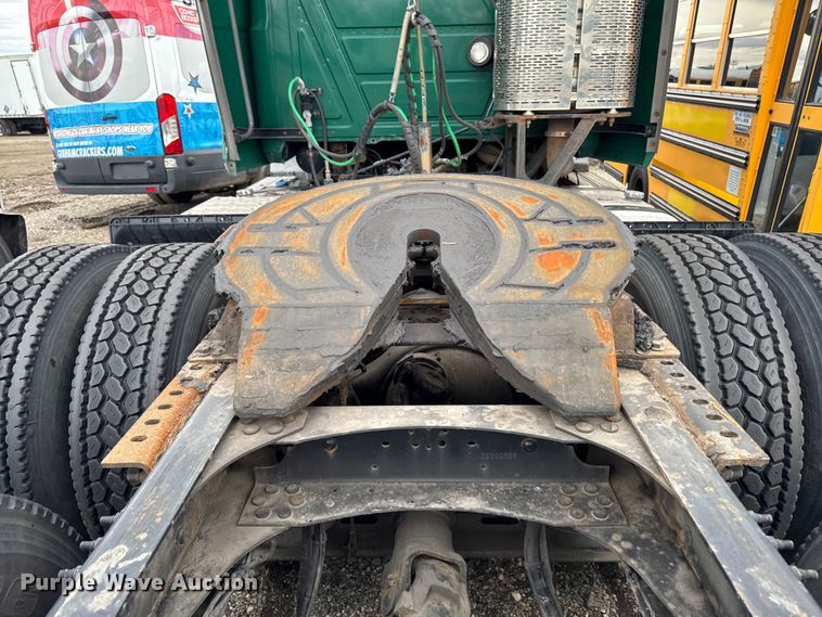 image for item YA3115 2016 Mack CXU613 semi truck