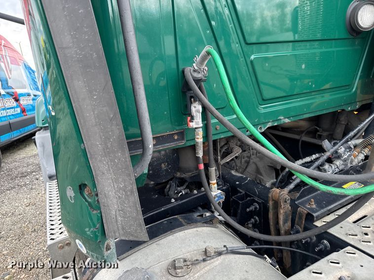 image for item YA3115 2016 Mack CXU613 semi truck