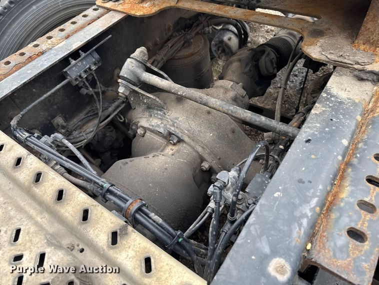 image for item YA3115 2016 Mack CXU613 semi truck