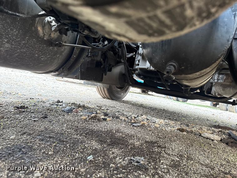 image for item YA3115 2016 Mack CXU613 semi truck